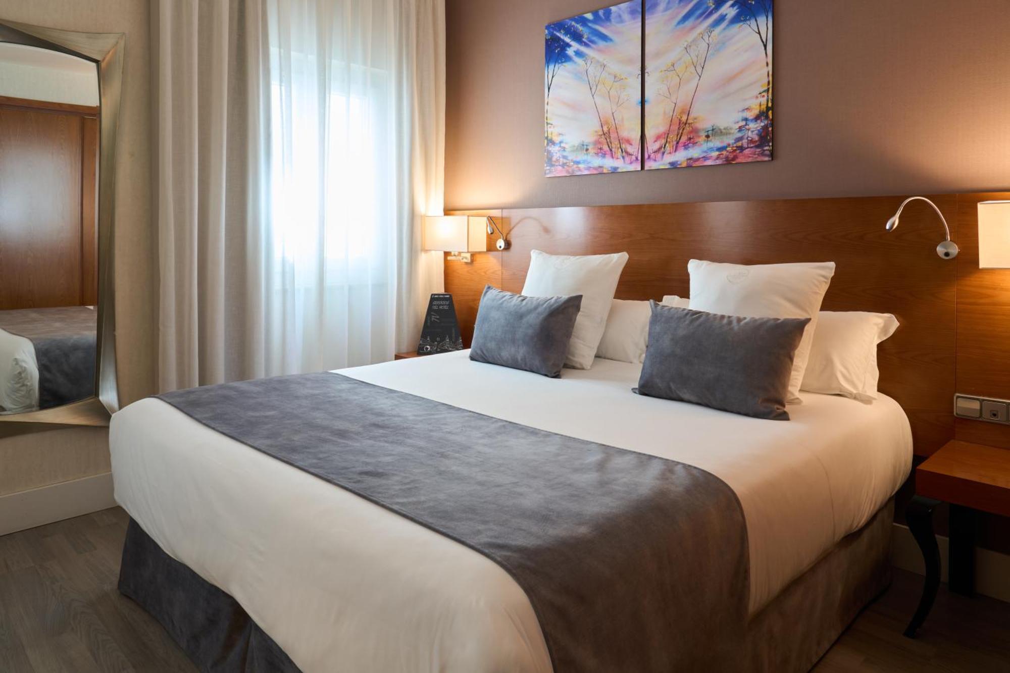Hotel Puerta De Toledo — Bilder 1